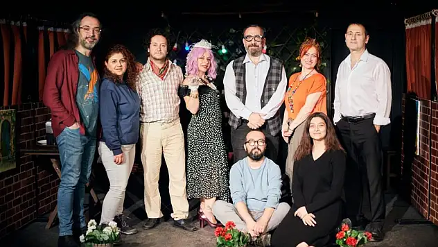 'Korona Günlerinde Aşk' Oyunu Sahnelendi