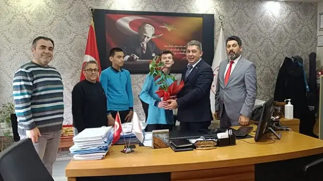 Okul idarecilerinden sağlık müdürüne kutlama