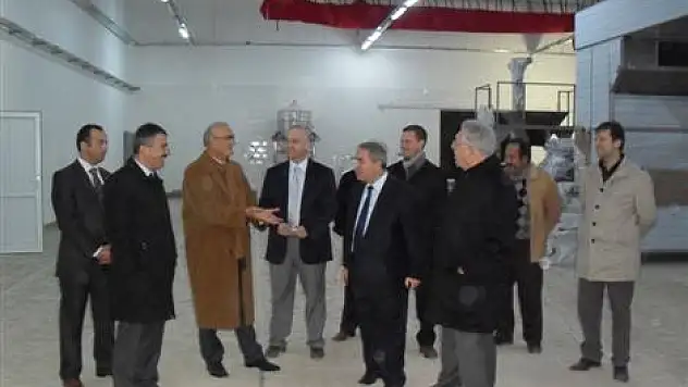 Yılmaz'dan Halk Ekmak Fabrikası'na Övgü