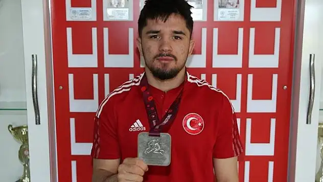 Milli güreşçi Karavuş'un yeni hedefi Paris 2024 Olimpiyatları