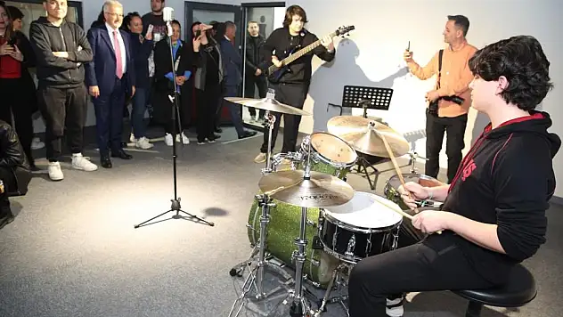 23 Nisan Müzik Stüdyosu açıldı