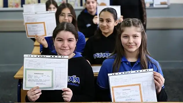 Öğrencilere sosyal etkinlik içerikli yeni karneler dağıtılacak