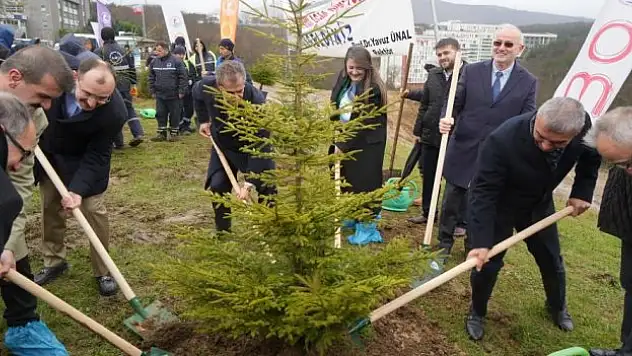 Bin 200 fidan toprakla buluştu