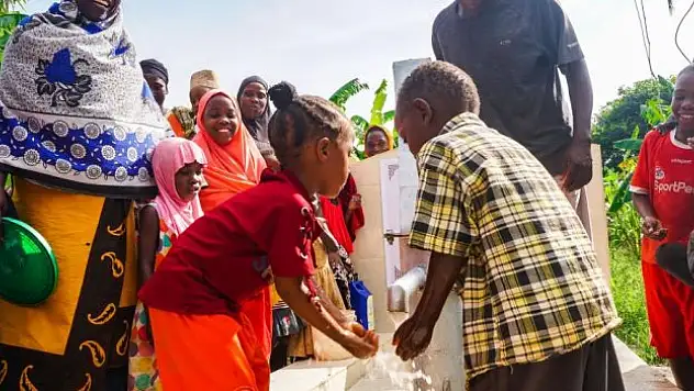 Türk doktorları temiz su için çalışıyor