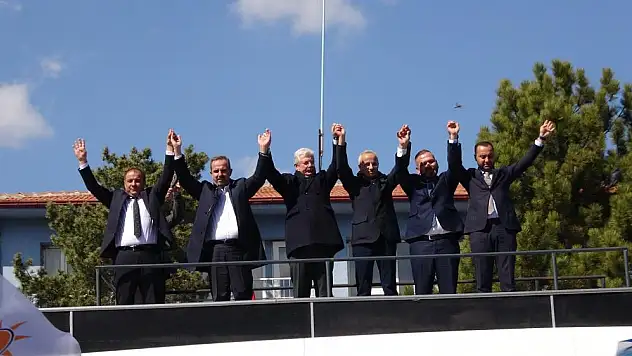 Ulaştırma ve Altyapı Bakanı : 'her tarafı çok şükür bölünmüş yollarla donattık'