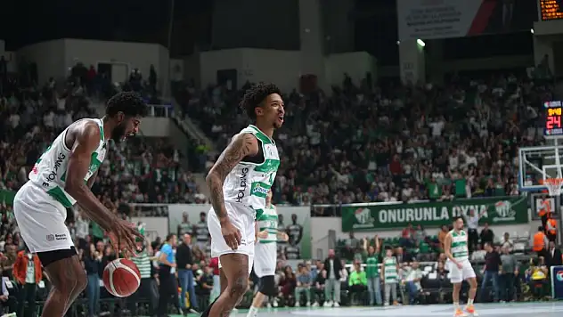 Bursaspor,  ABD'Lİ oyuncu ile yollarını ayırdı