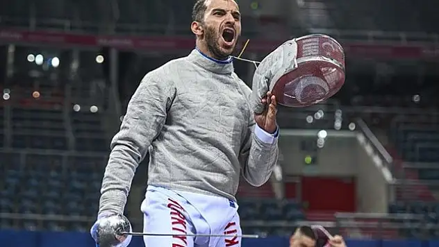 Milli eskrimci Enver Yıldırım'dan tarihi başarı