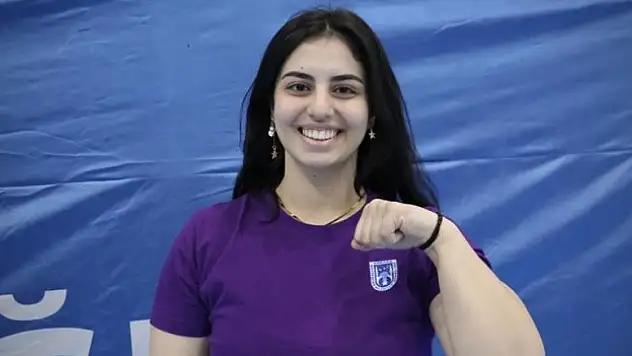 Dünya şampiyonu Azra Sarı, yeni madalyalar peşinde