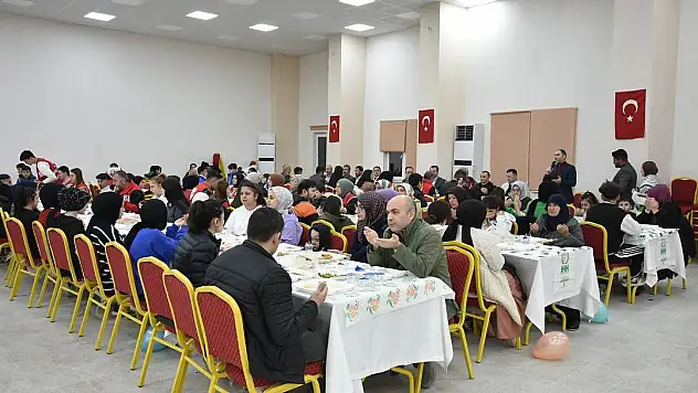 Dünya Yetimler Günü'nde iftar programı düzenlendi
