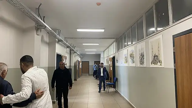 Muhtarlık seçiminde oy kullanmak için başka mahalleye gittiler