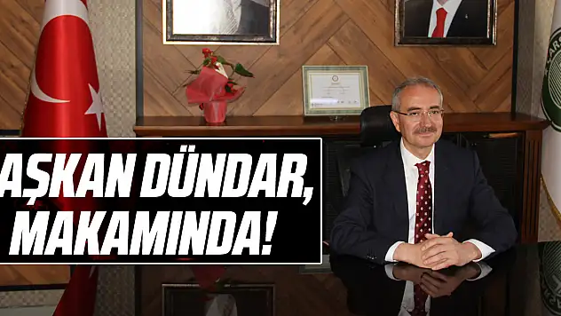 Başkan Dündar, makamında!