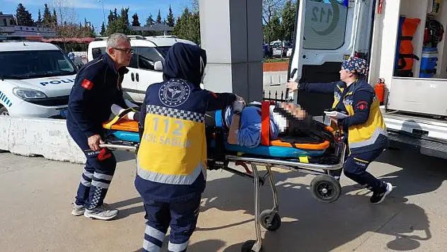 Genç kız balkondan düştü