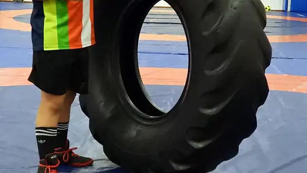 Kepezli Şen, güreşte altın madalya kazandı