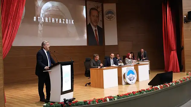 Yeni dönemin ilk meclis toplantısı yapıldı