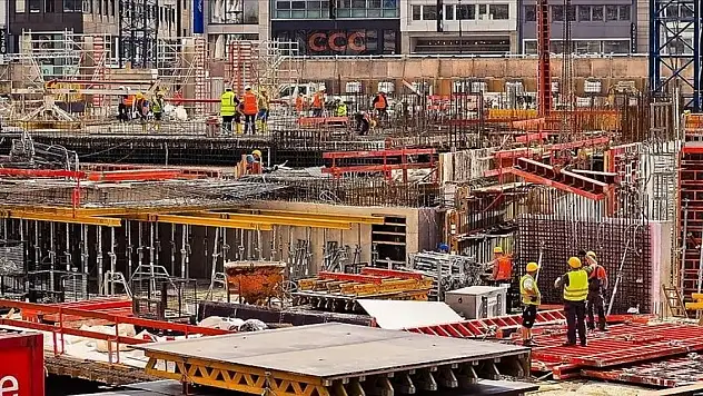 Türk müteahhitlik sektörü 4,3 milyar dolarlık iş üstlendi