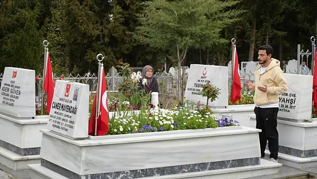 Samsunlular mezarlıklara akın etti