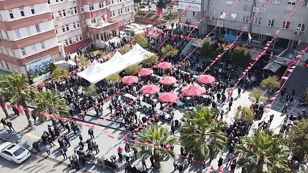 Başkan Candal vatandaşlarla bayramlaştı