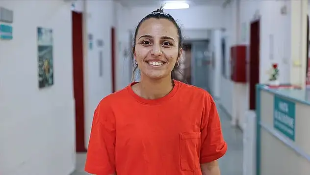 Kazada omurgası kırılan genç kız, yaş günündeki ameliyatla yürümeye başladı