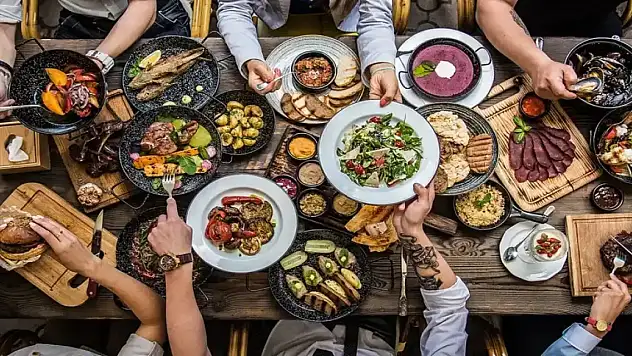 Bayram kahvaltılarında sofrada porsiyonlara dikkat etmemiz gerekiyor