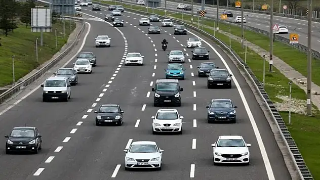 Anadolu Otoyolu'nun Bolu kesiminde bayram tatili dönüşü hareketliliği başladı