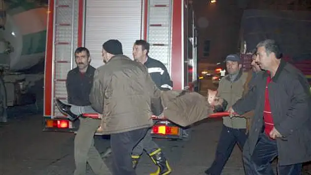 Tır Minibüs İle Çarpıştı