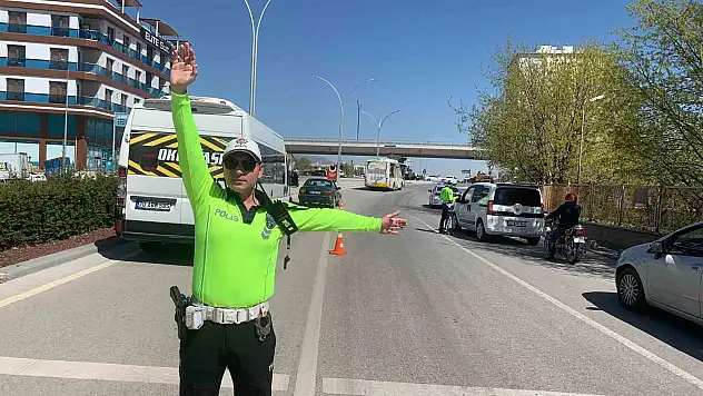 direksiyon başında fenalaşan sürücünün kaza yapmasını önledi