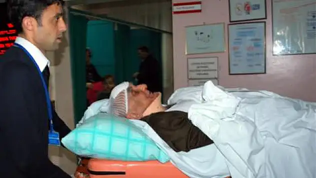 Parkın merdivenlerinden düştü