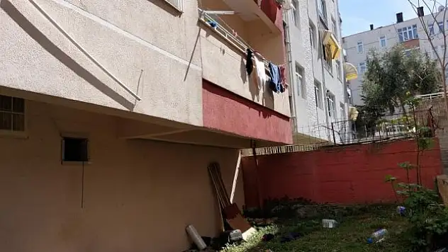 Balkondan düşen çocuk hastanelik oldu