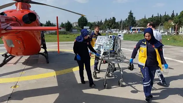 Ambulans helikopter yeni doğmuş bebek için havalandı