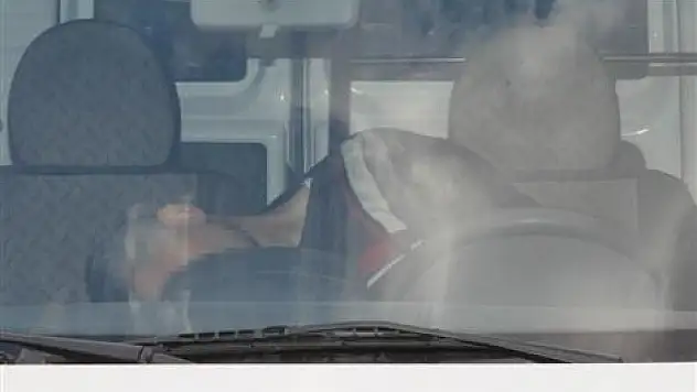 Araçta kafasından vurulmuş bulundu