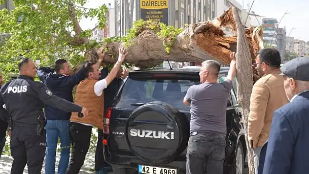 Konya'da çıkan fırtına korkuttu