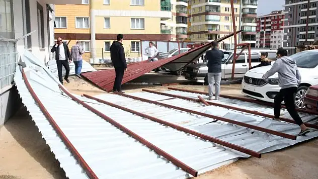 Kastamonu'da çıkan fırtına korkuttu