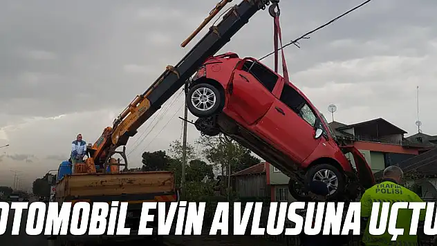 Otomobil Evin Avlusuna Uçtu