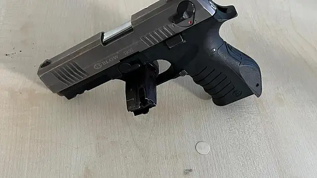 Şüphelinin üzerinden tabanca ele geçirildi