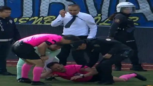 Yaralansa da maçı terketmedi