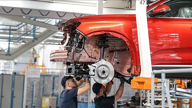 Türkiye'de üretilen otomobillerin yarısından fazlası banttan indirildi