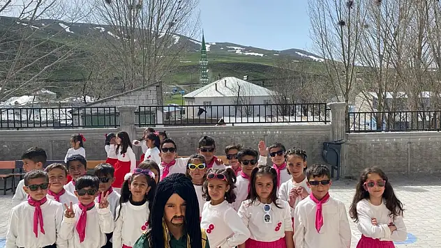 23 Nisan kıyafetleri Van'daki çocuklara ulaştı