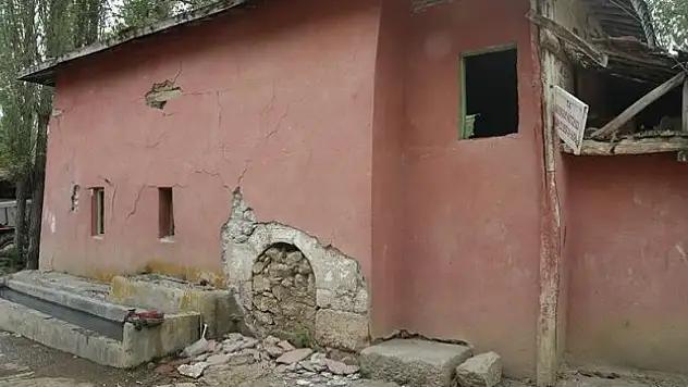 Tarihi caminin girişi ortaya çıktı