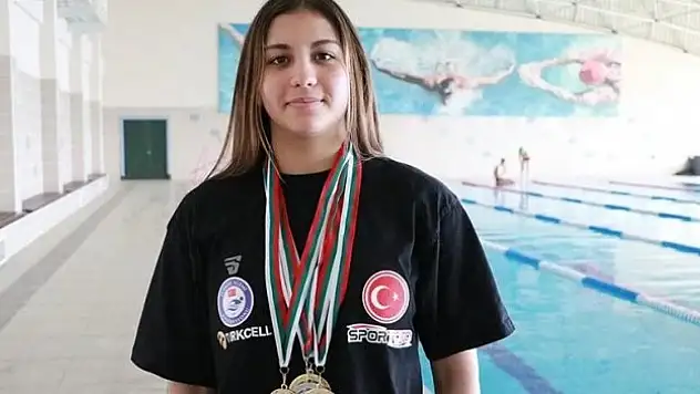 Yeni dereceler için kulaç atıyor