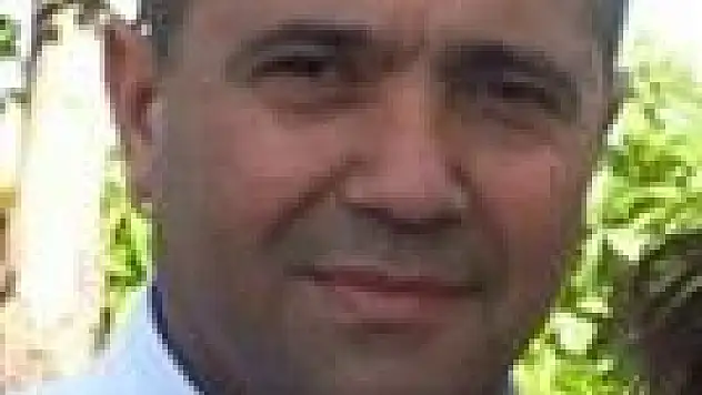 İkizler müdür ve öğretmeni hastanelik etti