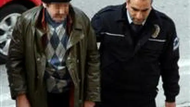 Eşine hakaret edince gözaltına alındı