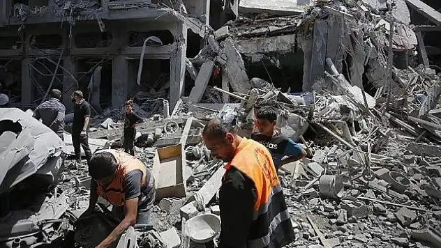 Gazze'de enkaz altında kalan 10 binden fazla kişi kayıp