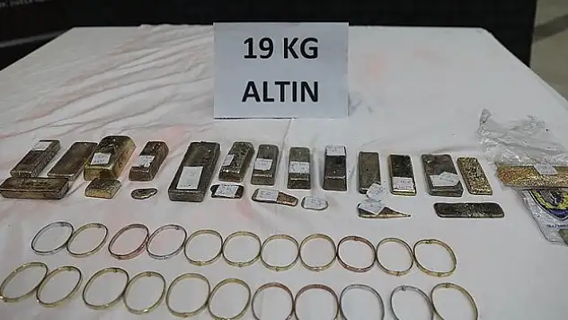 Kapıkule'de 19 kilo altın ve oto yedek parçaları ele geçirildi