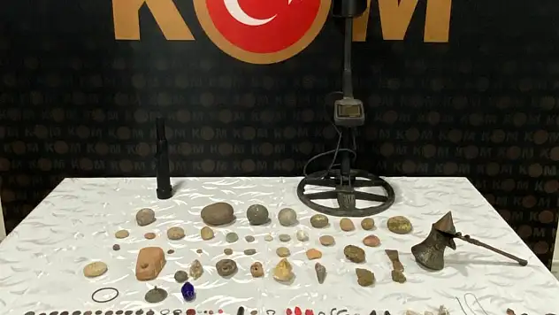 83 parça tarihi eser ele geçirildi