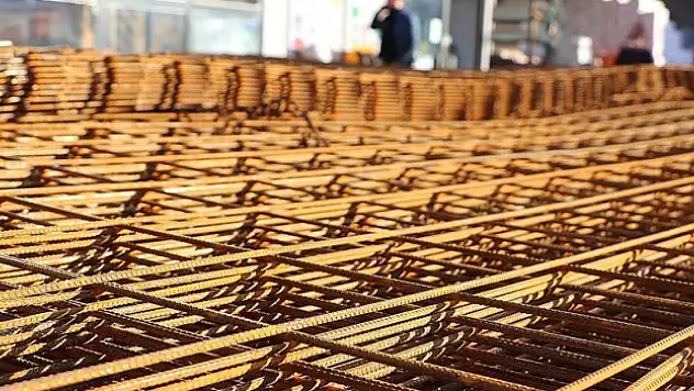 Sanayi üretimi şubatta yüzde 24,7 arttı