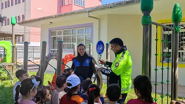 Çocuklara trafik eğitimi verildi