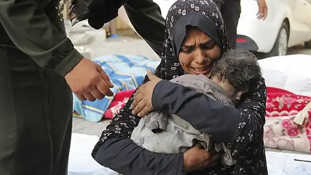 Gazzeli anneler, İsrail'in saldırıları altında yaşam mücadelesi veriyor