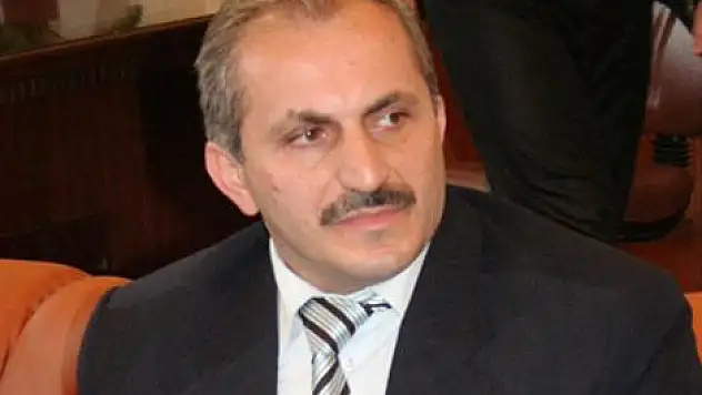 Yöneticiler istismar peşinde