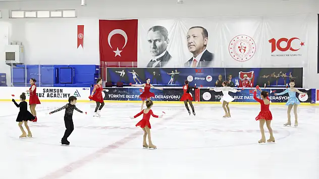 Samsun'da artistik buz pateni sporcuları, 19 Mayıs'a hazırlanıyor
