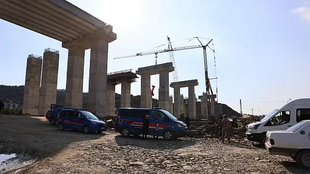 İşçinin Üzerine Vinç Devrildi